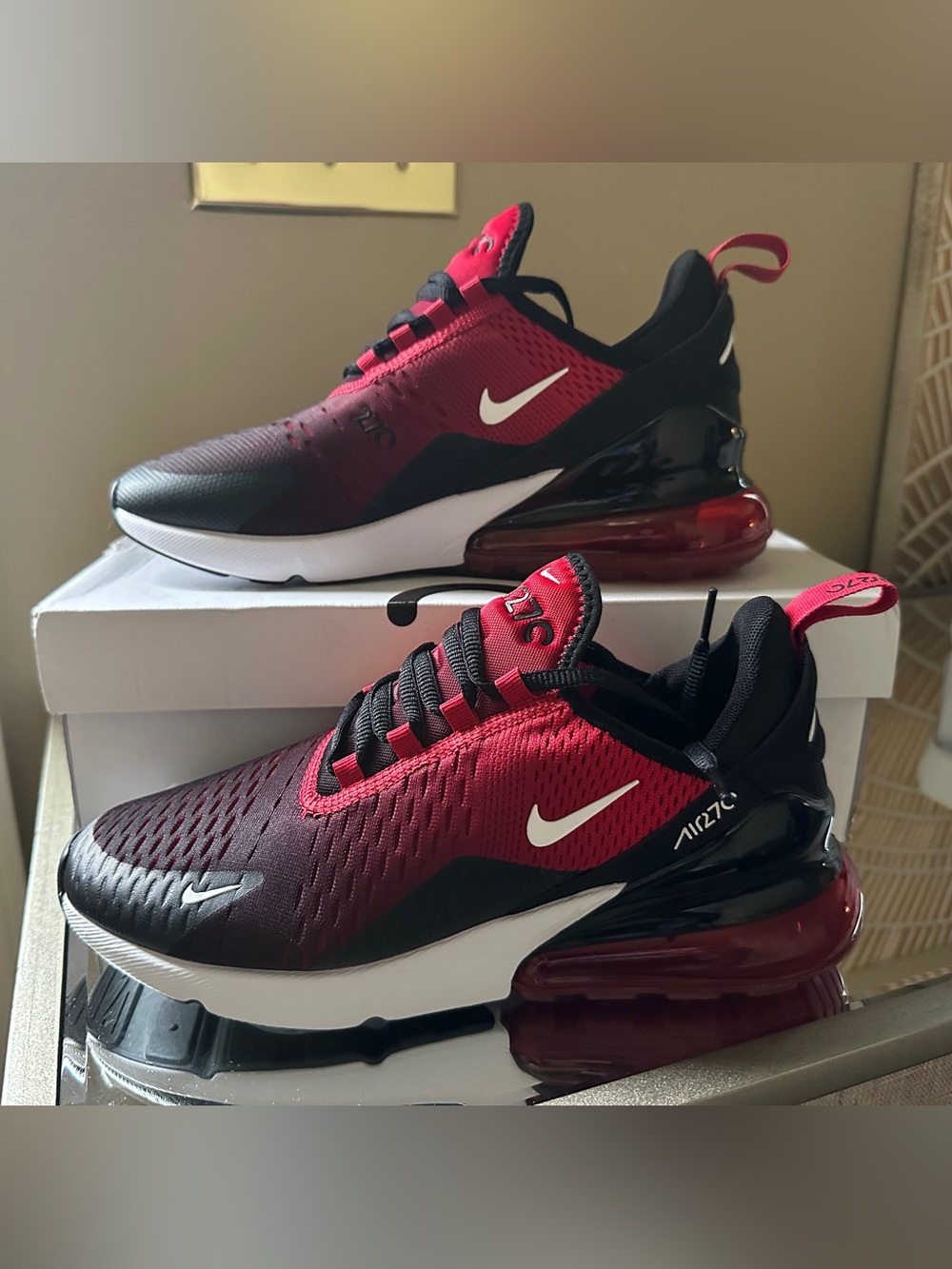 NWT Nike Air Max 270 Sneakers